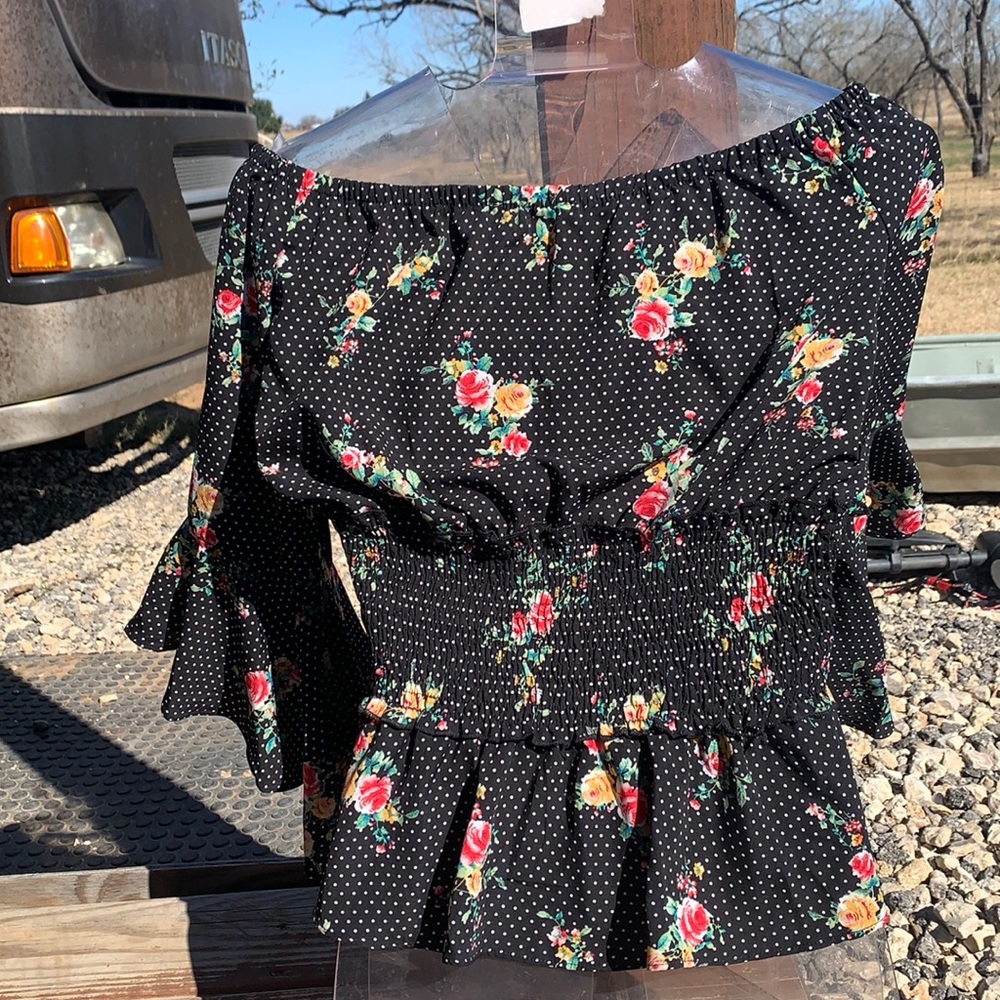 Super cute off the shoulder waste snatching blouse